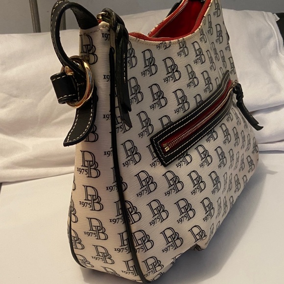 Dooney & Bourke Black and Cream Patterned Shoulder Bag - Picture 11 of 12